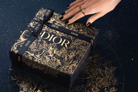 Dior 101: Khám Phá Nguồn Gốc Và Ý Nghĩa Logo