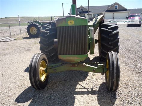 John Deere Tractor 1958 820