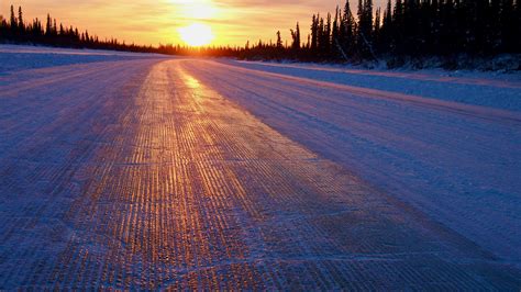 Winter road connecting Aklavik and Inuvik opens