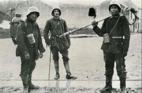 German flamethrower squad near Verdun, 1916. : ww1_pictures