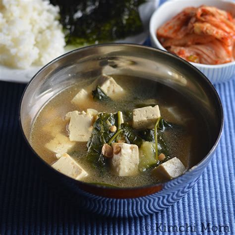 Fast and Simple Dwaenjang Guk (Korean soybean paste soup) - kimchi MOM