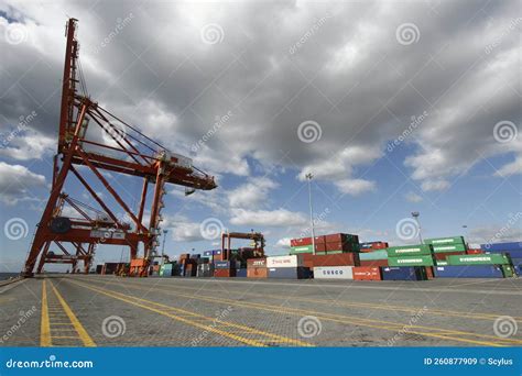 Scene at the International Shipping Port of Manila Stock Image - Image of infrastructure ...