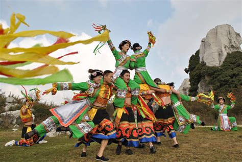 Ethnic dance pays tribute to the dead and living - Chinadaily.com.cn