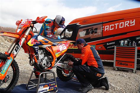 KTM Enduro Racing Team Is Ready For 2017 Season - autoevolution