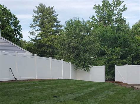 Vinyl Fence Installation Services - E&D LANDSCAPING LLC