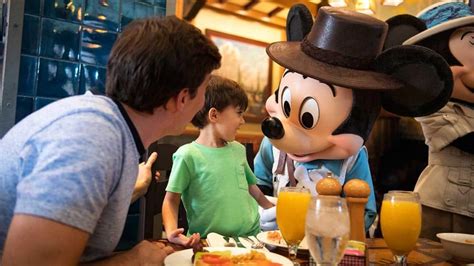 Disneyland Character Dining for little ones