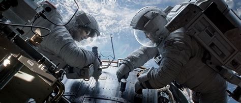 Gravity movie review & film summary (2013) | Roger Ebert