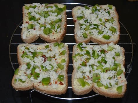 How to Make Capsicum Cheese Toast in 18 Minutes - Delishably