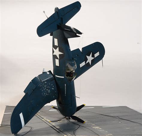 Plastic airplane model F4U-4 Corsair "Guys, look what I can do ...