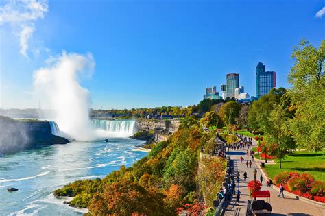 Niagara Falls in Ontario - Raging Waterfalls on the Niagara River – Go ...