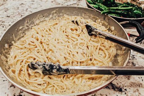 Easy Alfredo Linguine - Good Looks Cooks