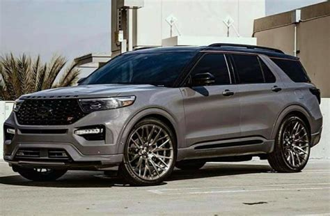 Black Ford Explorer 2023