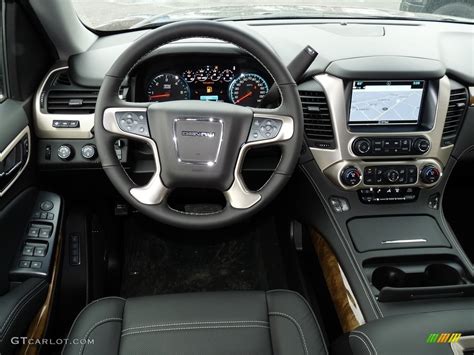 2017 GMC Yukon XL Denali 4WD Dashboard Photos | GTCarLot.com