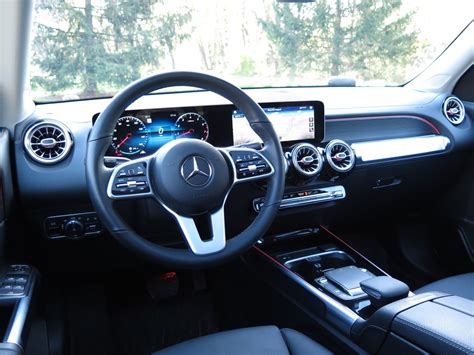 2025 Mercedes-Benz GLB-Class: 172 Interior Photos | U.S. News