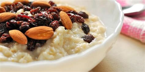 Oatmeal with Dried Fruits and Nuts