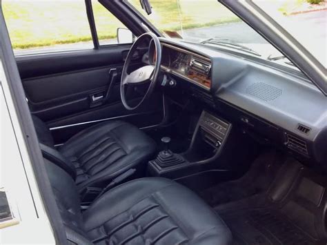 VOLKSWAGEN DASHER - volkswagen-dasher_interior_13.jpg