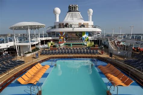 5 perfect times to enjoy the pool on a Royal Caribbean cruise without a crowd | Royal Caribbean Blog