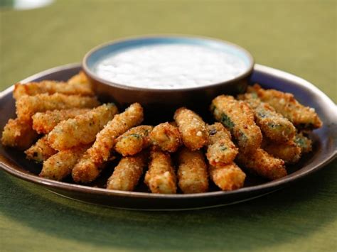 Crispy Zucchini Fries with Buttermilk Ranch Dipping Sauce Recipe | Tia ...