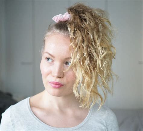 pineapple curly hairstyle | Pineapple hairstyle, Curly hair pictures, Curly bun hairstyles