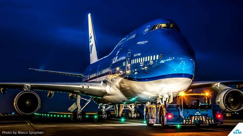 Boeing 747 by night at Schiphol Airport (AMS) Amsterdam | Klm royal dutch airlines, Aviation ...