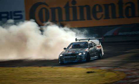 Drifting Skyline R34