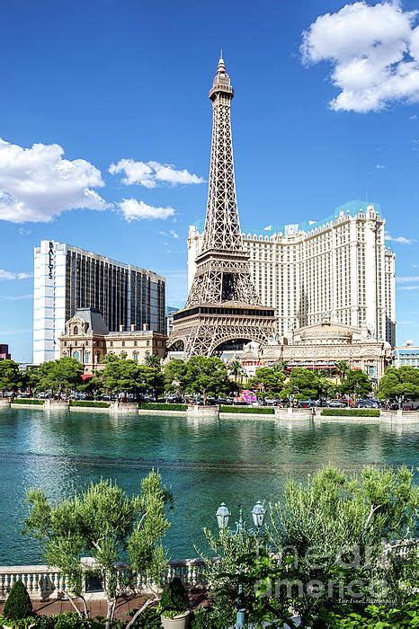 Eiffel Tower Paris Casino in Front of the Bellagio Fountains by Aloha ...