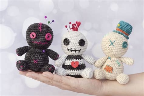 Voodoo dolls: Crochet pattern | Ribblr