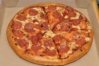 Review: Pizza Hut - Pepperoni Pan Pizza