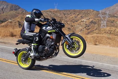 2018 Yamaha MT-09 Review (14 Fast Facts) - GearOpen.com