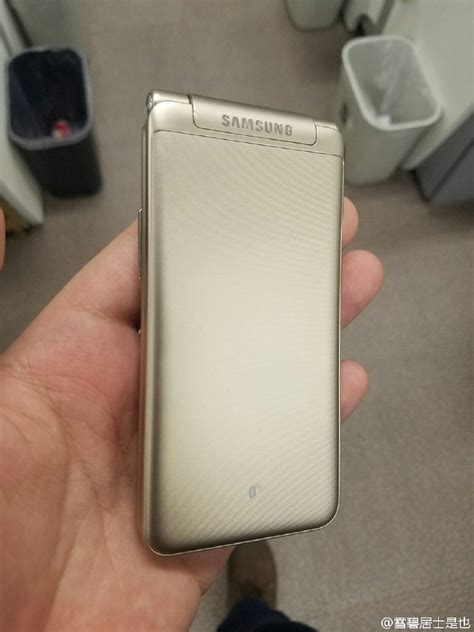 Galaxy Folder 2 Flip Phone Pictures Leaked – Samsung Bringing the ‘Retro’ Back in Android Phones