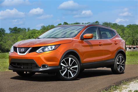 2017 Nissan Rogue Sport SL AWD Platinum: The Shrink-to-Fit Rogue [Review] - TFLcar