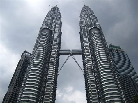 Photo of the Week: Petronas Towers, Kuala Lumpur - GoMad Nomad