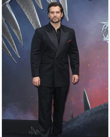 The Witcher premiere Henry Cavill Suit | California Outfits