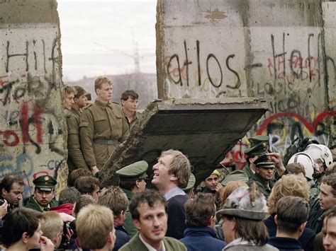 From the Velvet Revolution to the fall of the Berlin Wall: How 1989 ...