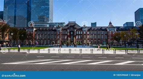 Tokyo station editorial stock photo. Image of skyscraper - 182539668