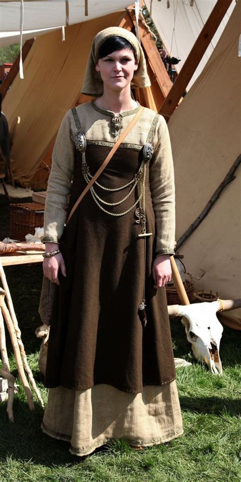 Viking dress - Hedeby/Haitabu (interpretation/reconstruction) | Viking costume, Viking dress ...