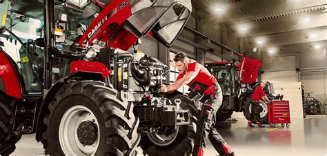 Advantages of Using a Service Department for Tractor Repair