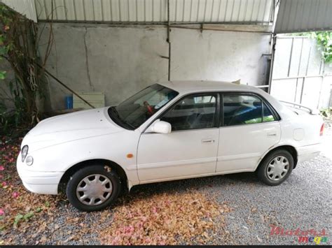 1999' Toyota Corolla Manual for sale. Flacq - Belle Mare, Mauritius