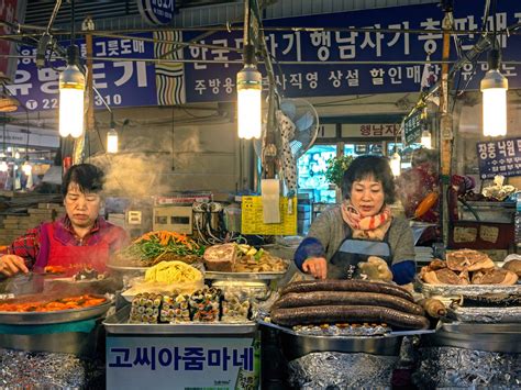 Top Seoul night market — Top 5 best night market in Seoul, South Korea - Living + Nomads ...