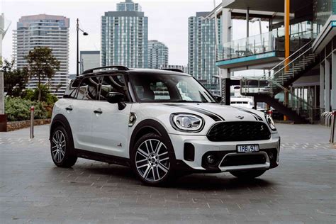 Mini Countryman plug in hybrid review: For city folk who can't make ...