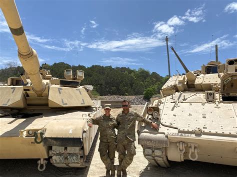 Soldier Becomes 1st Female Army Guard M1 Abrams Tank Master Gunner > National Guard > News ...