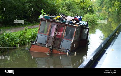 Barge sinking hi-res stock photography and images - Alamy