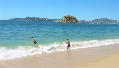 Acapulco Bay Beaches - Great Runs