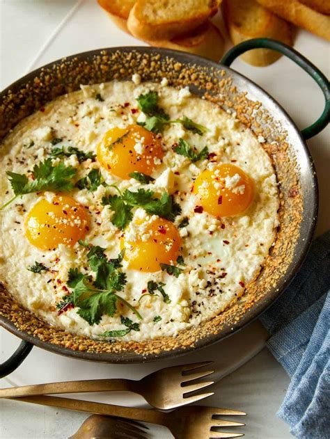 12 Delicious Breakfast Ideas: Easy Baked Eggs | spoon fork bacon | Bloglovin’