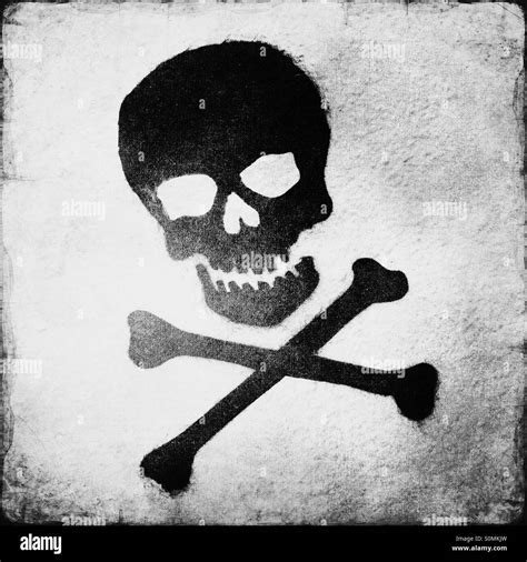 Skull and crossbones graffiti on wall Stock Photo - Alamy