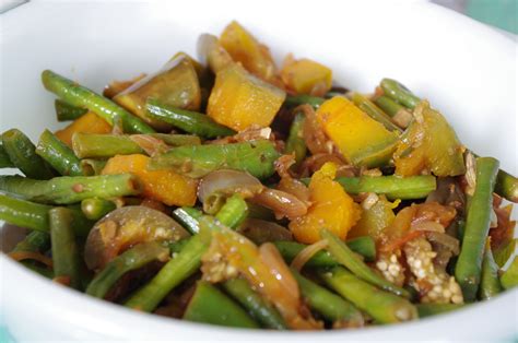 foodesign: pinakbet (mixed vegetable dish)