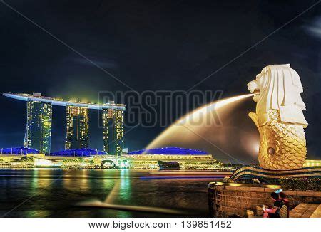 Merlion Statue Merlion Image & Photo (Free Trial) | Bigstock