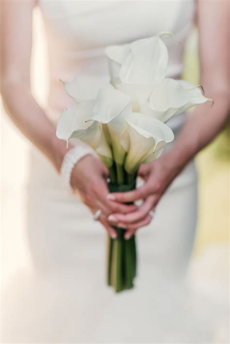 22 Lily Bouquets Perfect for a Spring Wedding | Martha Stewart Weddings