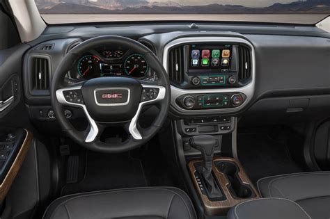 2018 GMC Canyon Pictures - 136 Photos | Edmunds