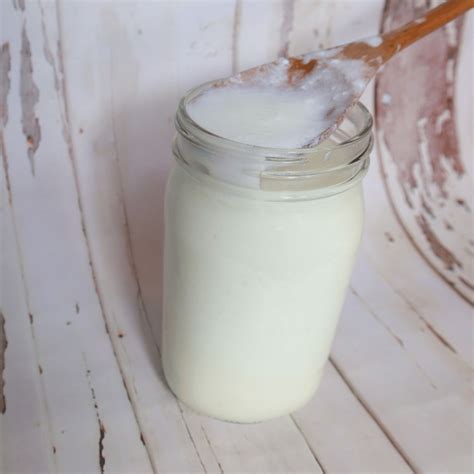 How to Make Sour Cream From Raw Milk - 1898 Mama